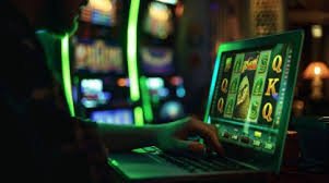 Filipino player accessing jl995 casino on a mobile phone