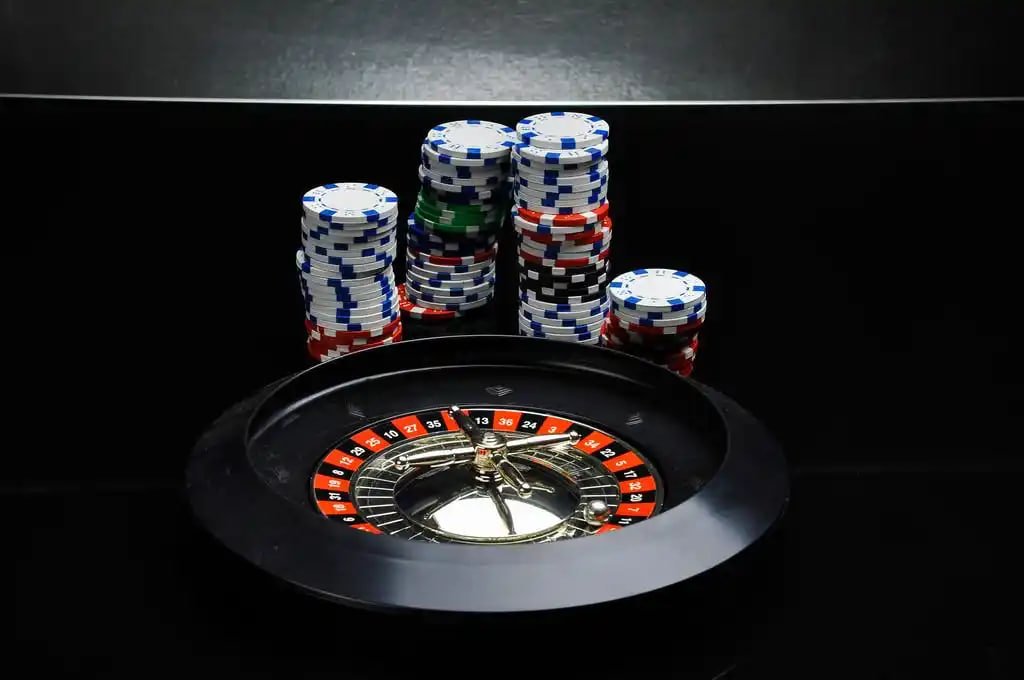 jl995 slot game screen on mobile phone showing reel layout